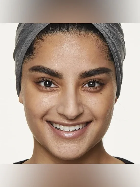 Makeup Revolution Super Dewy Skin Elixir - Picture 4 of 6